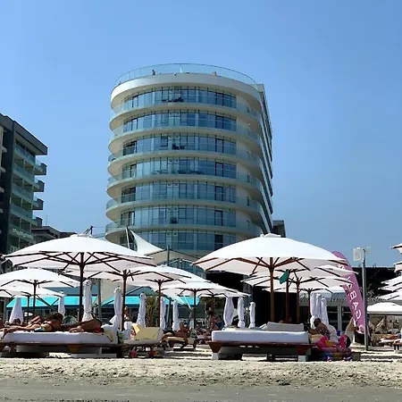 Deja Blue White Tower Apartment Mamaia