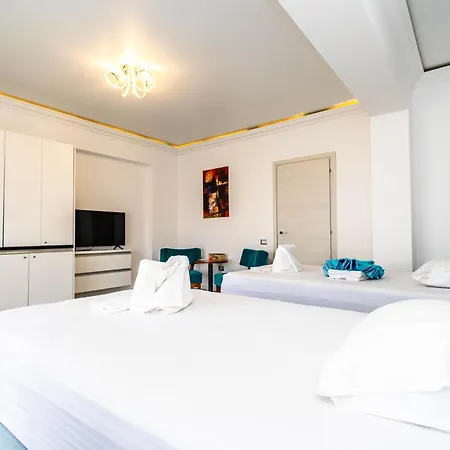 Apartment Deja Blue White Tower Mamaia