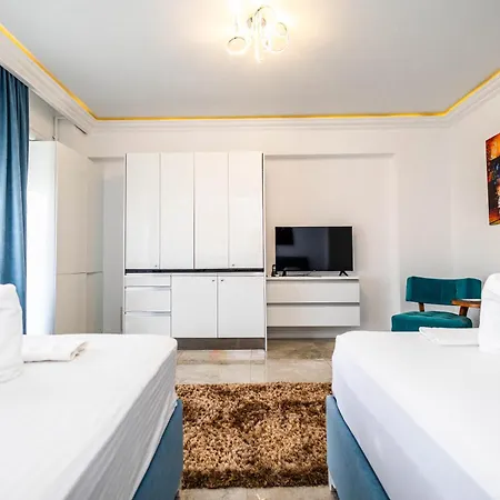 Deja Blue White Tower Apartment Mamaia